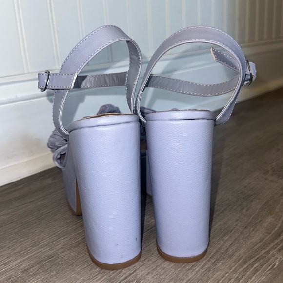 Periwinkle platform heels with bow - Picture 3 of 4